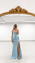Cargar imagen en el visor de la galería, Afrodita dress - baby blue