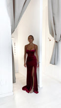 Cargar imagen en el visor de la galería, Gia velvet dress (burdeos)