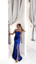 Load image into Gallery viewer, Prom dress (azul eléctrico)