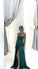 Load image into Gallery viewer, The corset dress (verde botella)